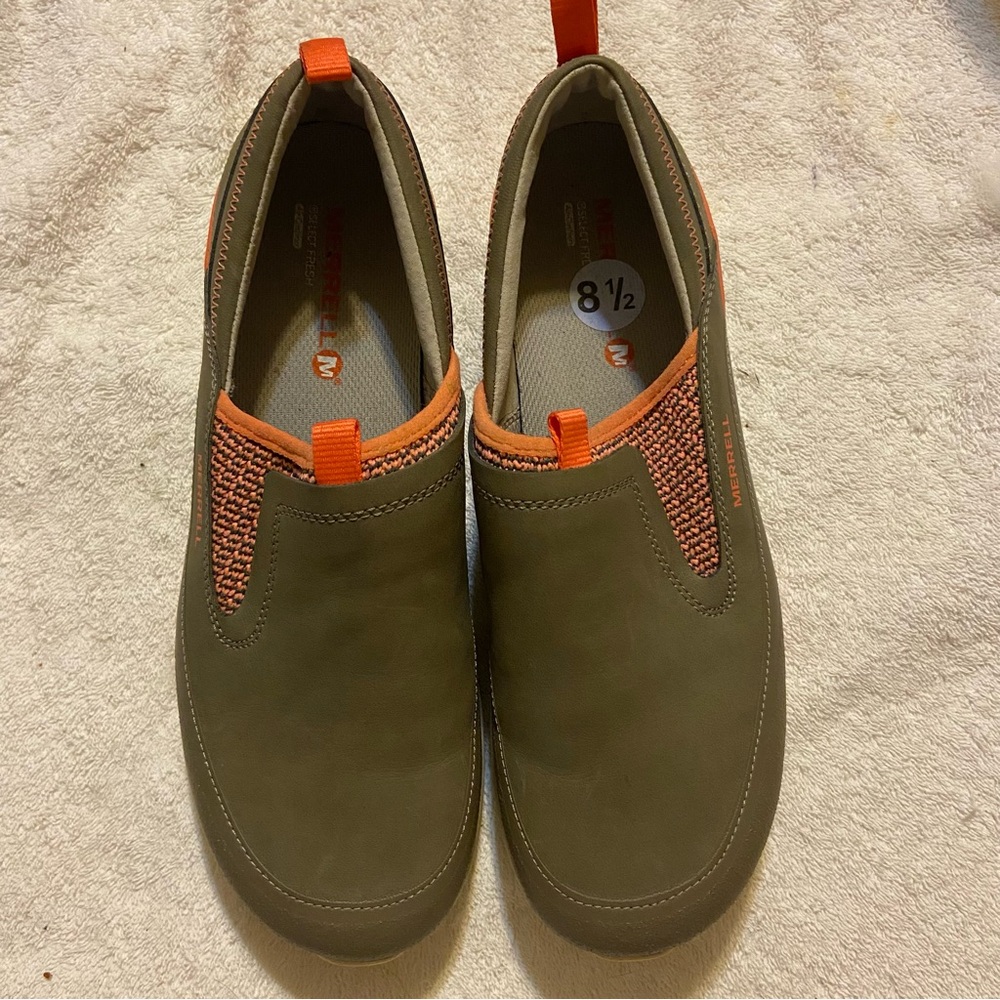 Merrell women’s applaud slip on shoes. 8.5 New without tags
